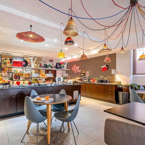 Hotel Ibis Madrid Calle Alcala cazare Simancas