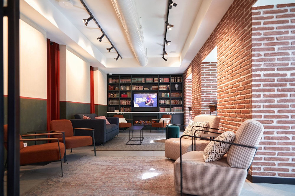 Hotel Latroupe Prado