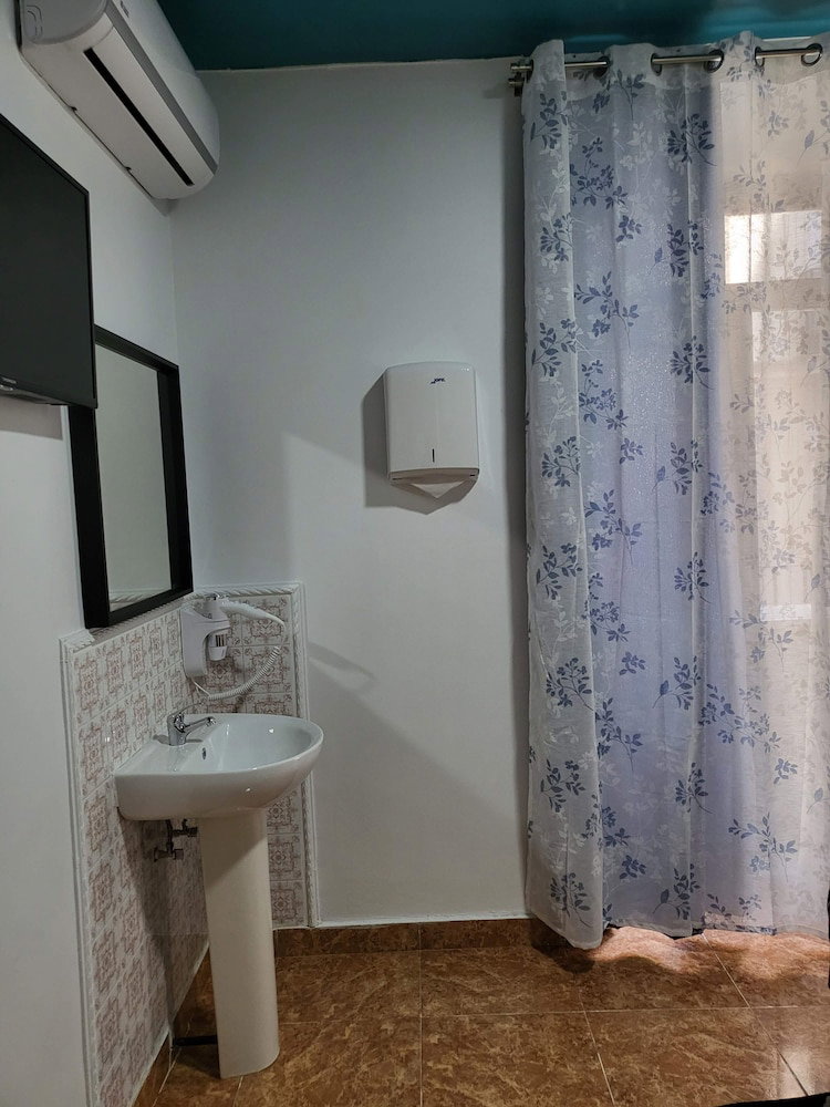 Hotel M-A Catrachos Rooms