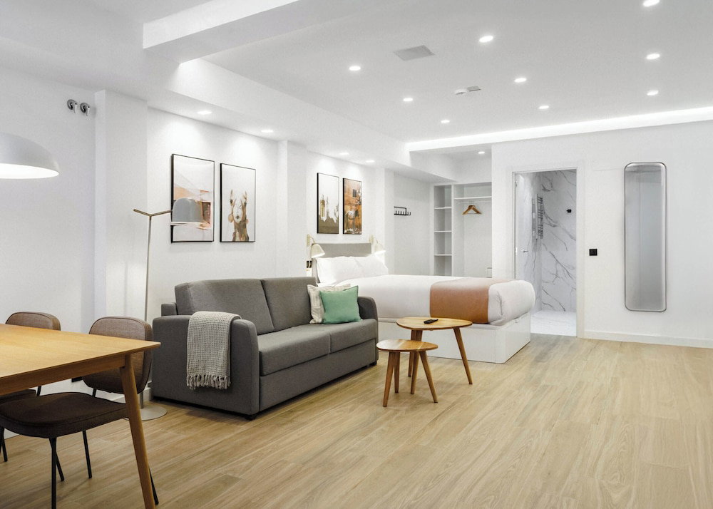 Hotel Limehome Madrid Calle De Matilde Diez