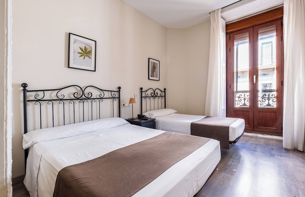 Hotel Hostal El Pilar