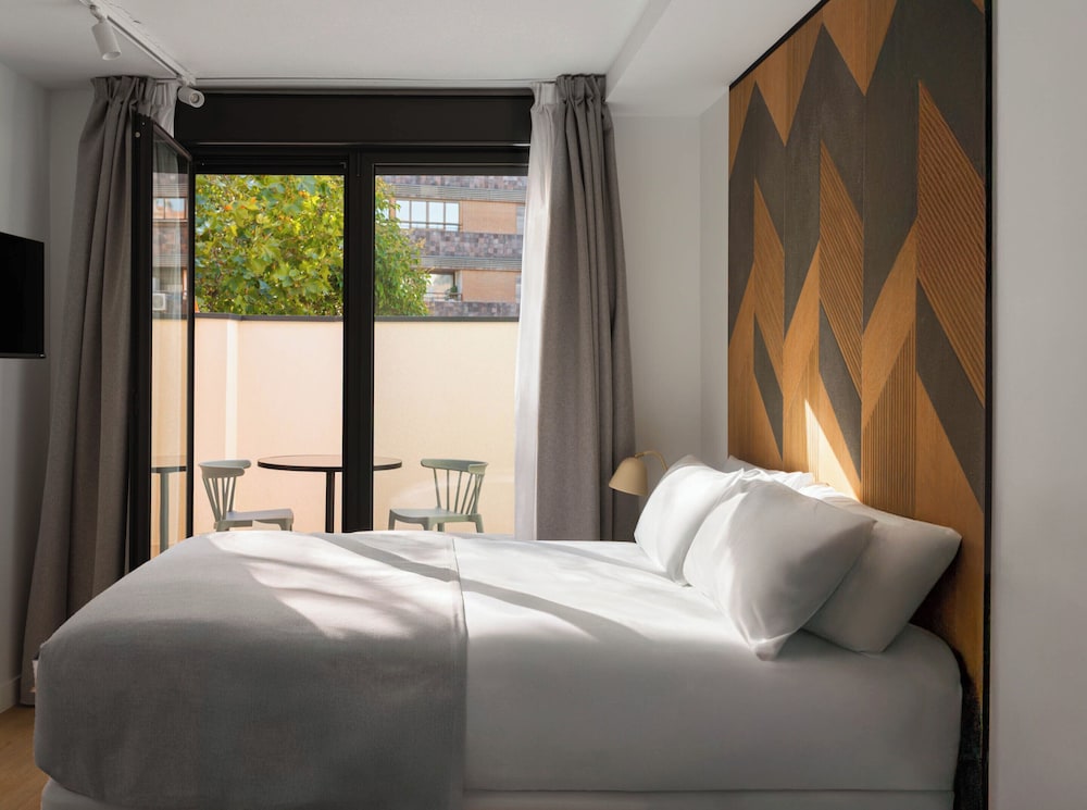 Hotel Limehome Madrid Calle De Bolivia