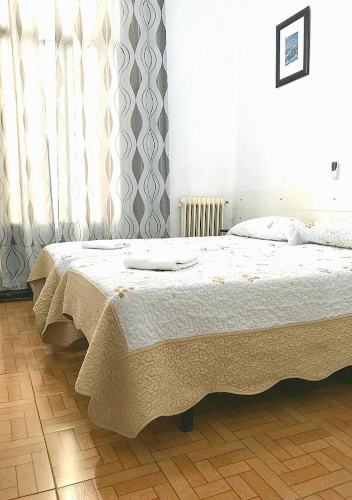 Hotel Hostal Los Arcos