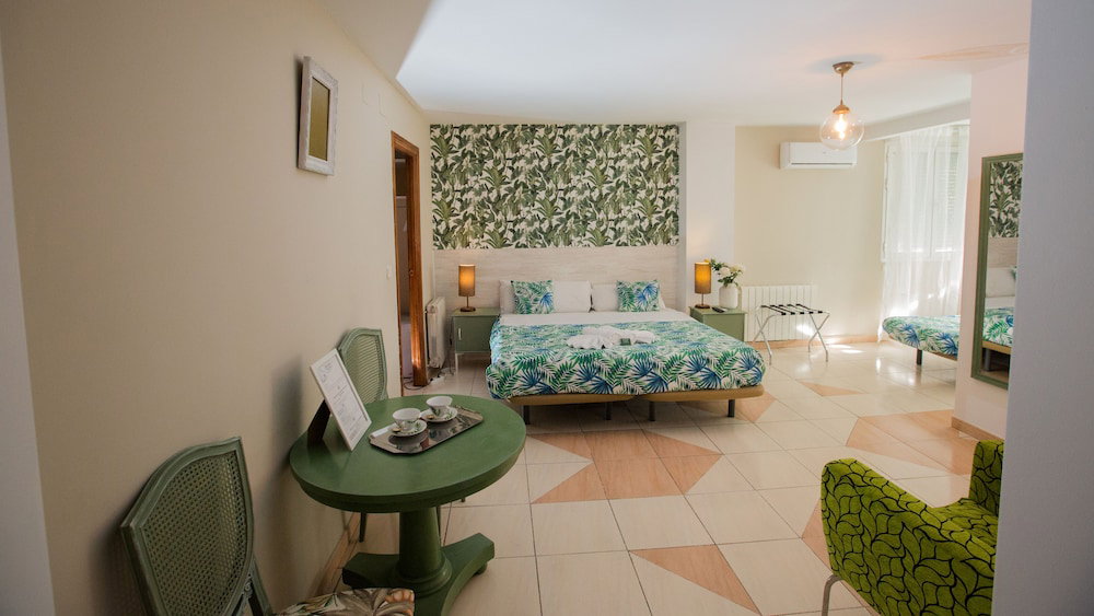 Hotel Escala Suites