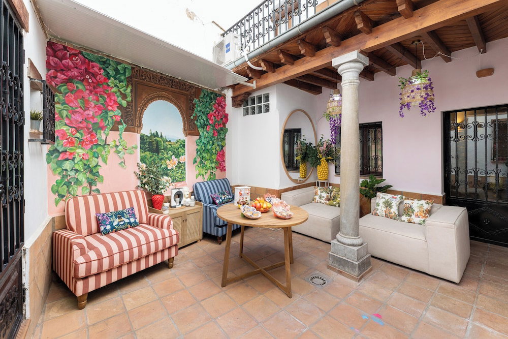 Hotel Pink Sparrow