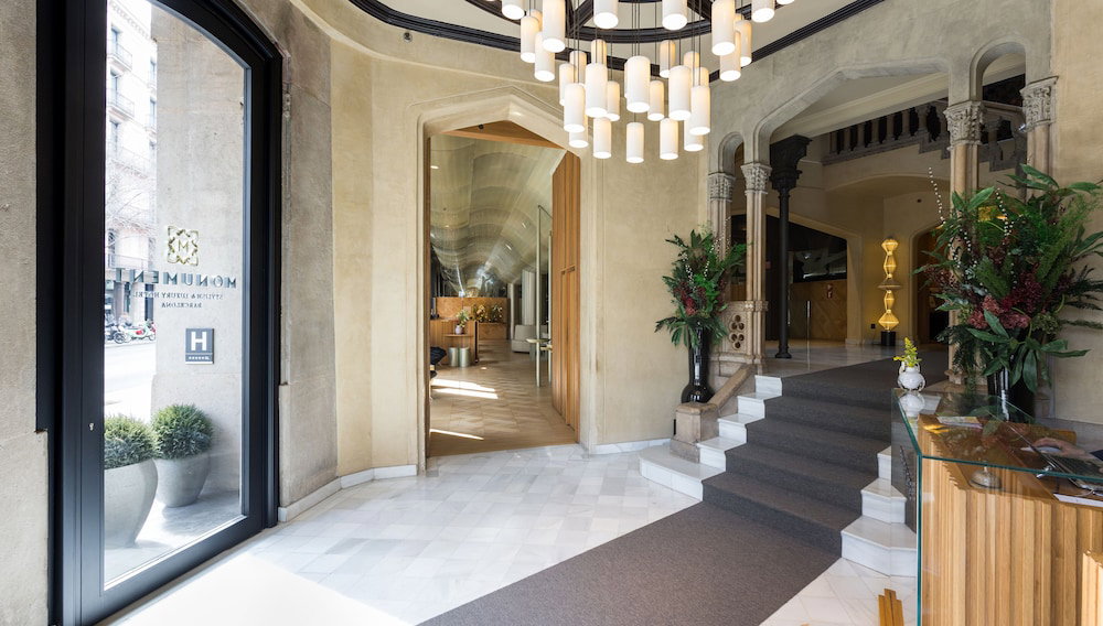 Monument Hotel