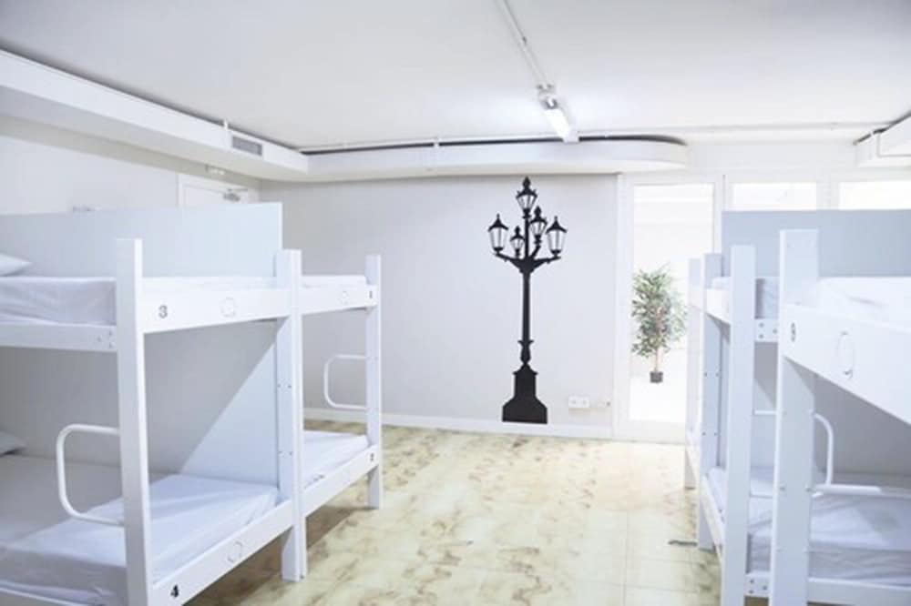 Hola Hostal Eixample - Hostel