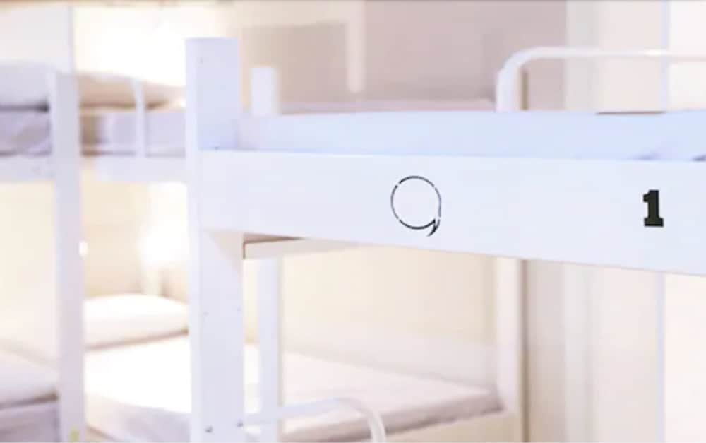Hola Hostal Eixample - Hostel