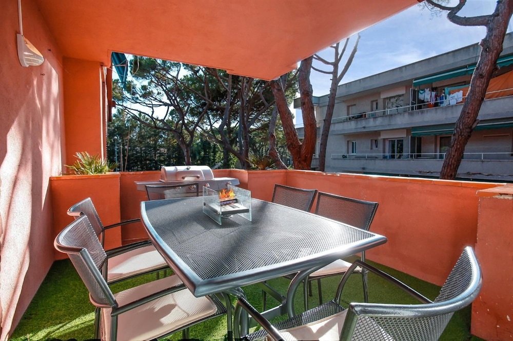 Hotel Apartment-4People-Parking-Castelledefels-Bikes-Bbq