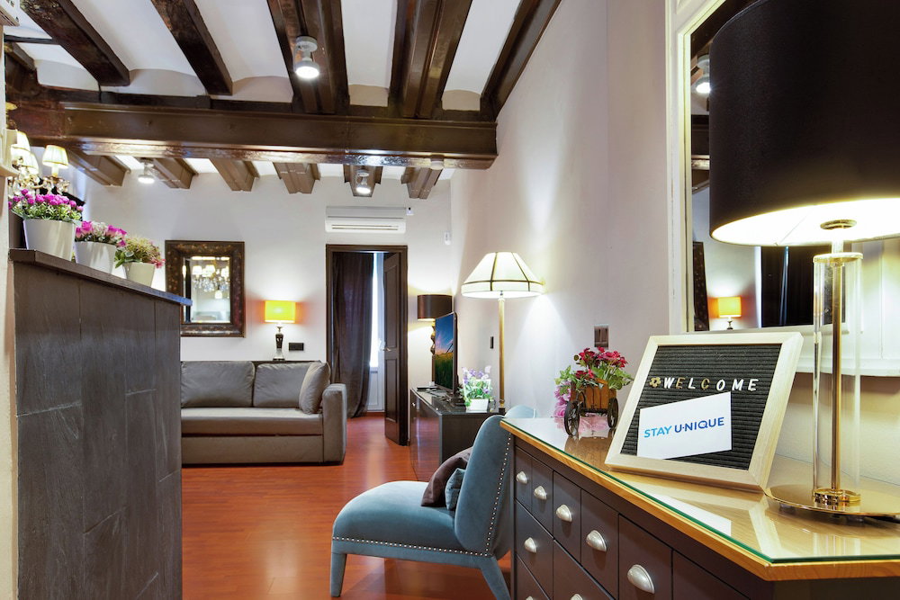 Stay U-Nique Apartments Carretes