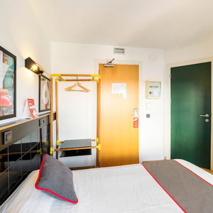 Sejur Hostal Athenas vacanta Sant Adria de Besos
