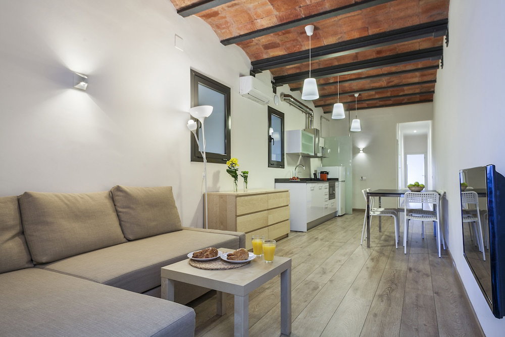 Hotel Fira Centric Apartments By Gaiarooms