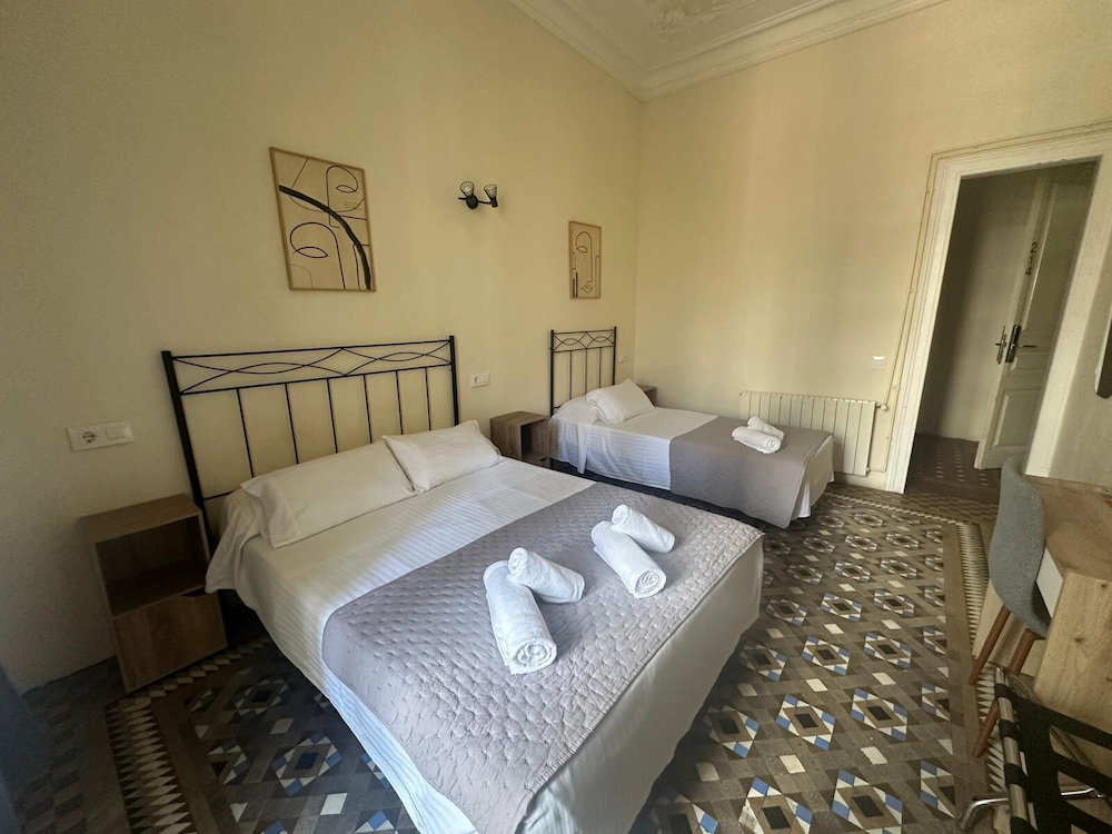 Hostal Balmes Centro