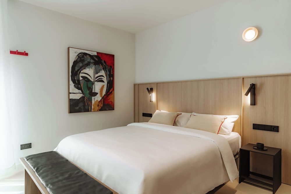 Hotel Design Suites By Olala Homes