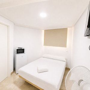 Hotel Hostel La Campana cazare Carabanchel