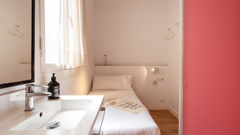 Chic&Basic Tallers Hostal