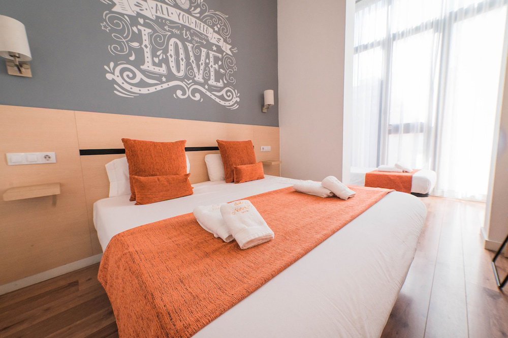 Hotel Hostal Live Natura Barcelona