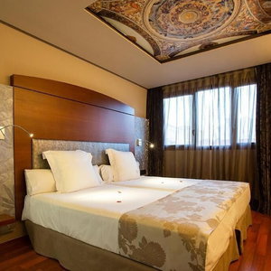 Hotel Hotel Sancho Abarca Petit Spa cazare Huesca