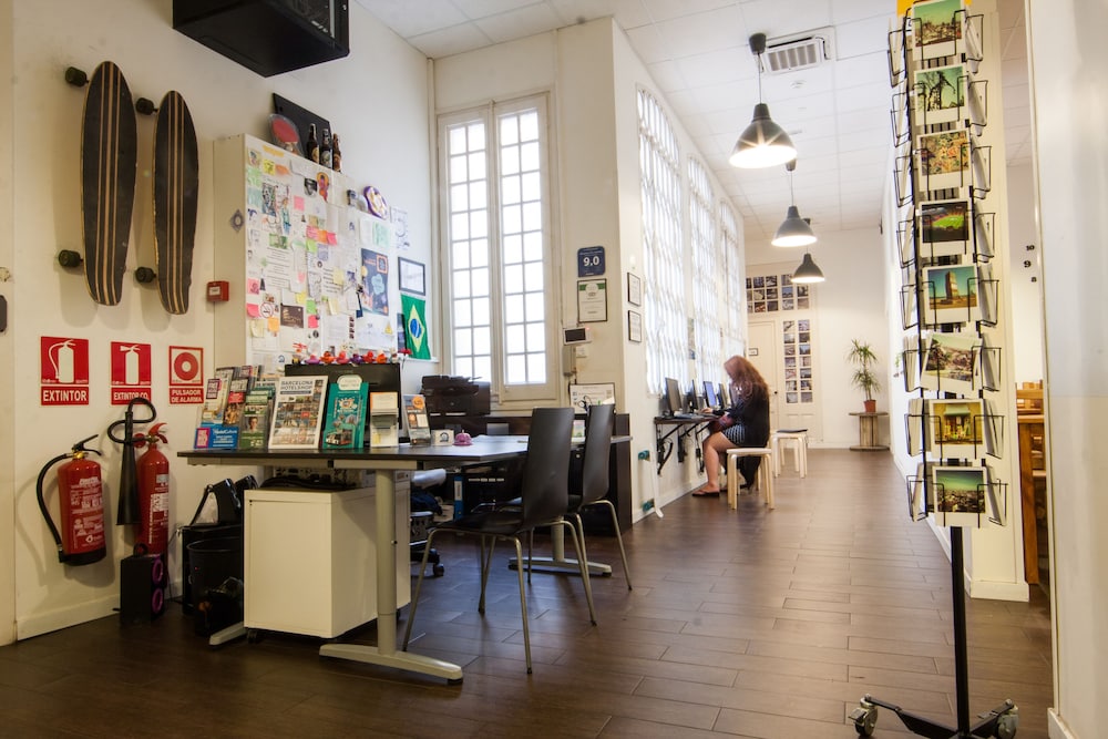360 Hostel Borne