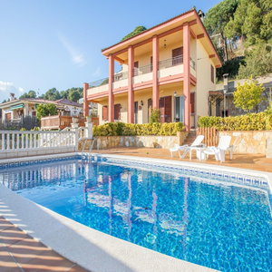 Hotel Villa In Blanes With Pool And Sea Views cazare Blanes