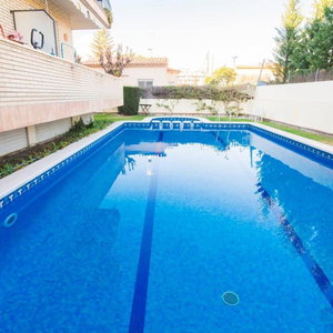 Sejur Sunny Apartment 3 Blocks To The Beach vacanta Castelldefels