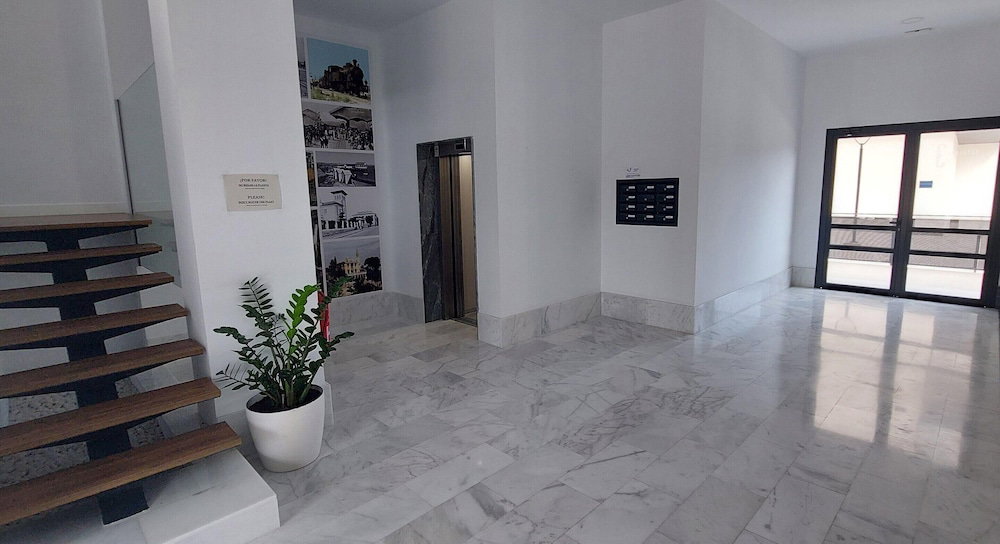 Flat In Villajoyosa With Sea Views & Pool