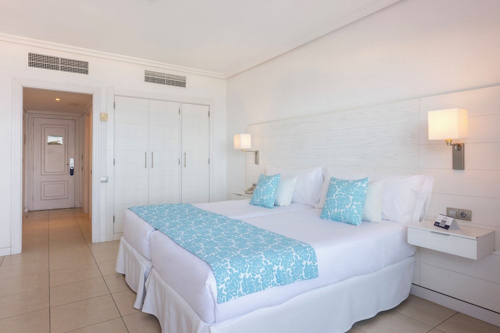 Landmar Costa Los Gigantes Family Resort
