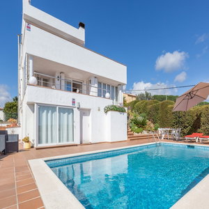 Hotel Villa In Blanes With Pool And Beach Views cazare Blanes