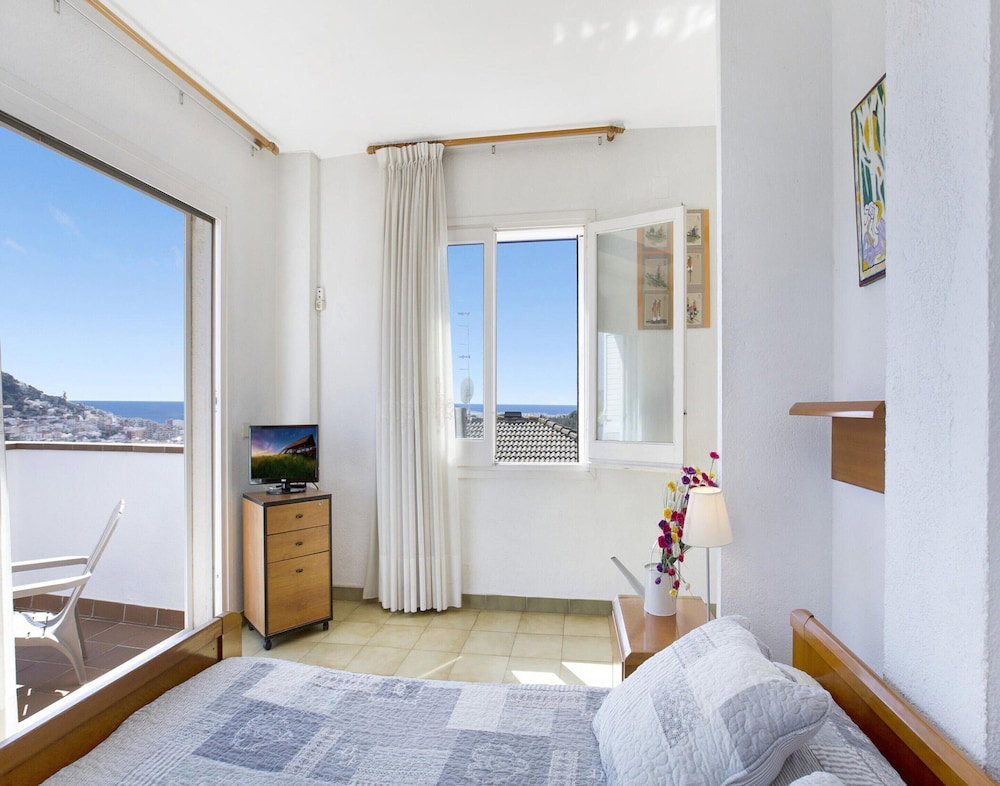Villa In Blanes With Pool And Beach Views