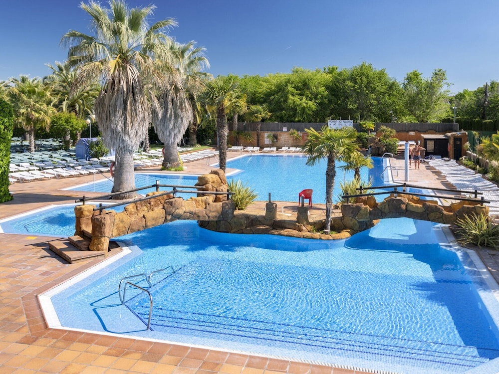 Hotel Chalet In Blanes Near The Beach & Pool