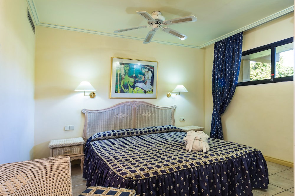 Bluebay Beach Club Aparthotel