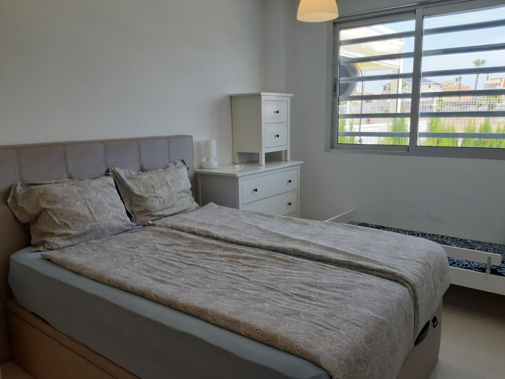Apartment In Torrevieja For 5 Guests