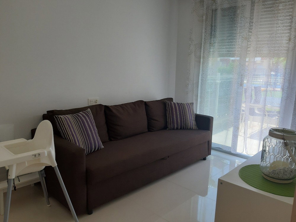 Apartment In Torrevieja For 5 Guests
