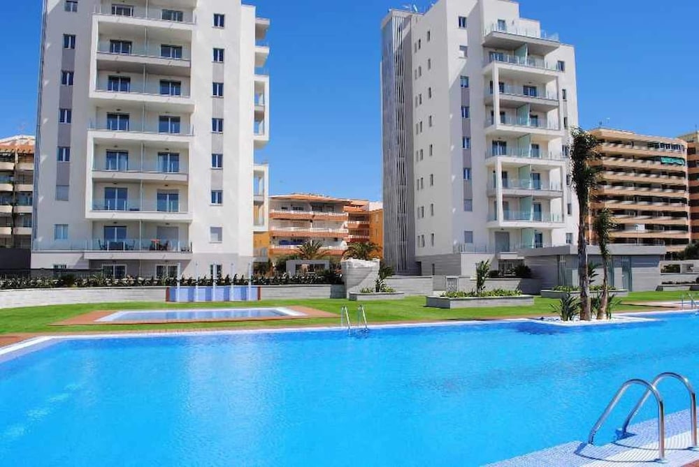 Hotel Apartment 50M From La Mata Beach