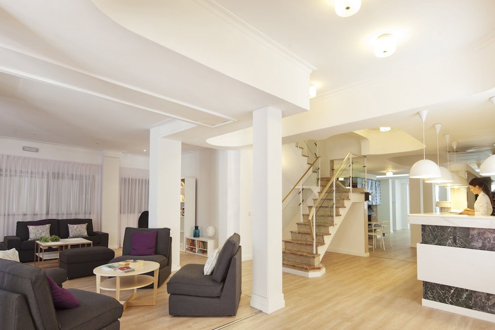Whala!Beach Hotel & Apartments