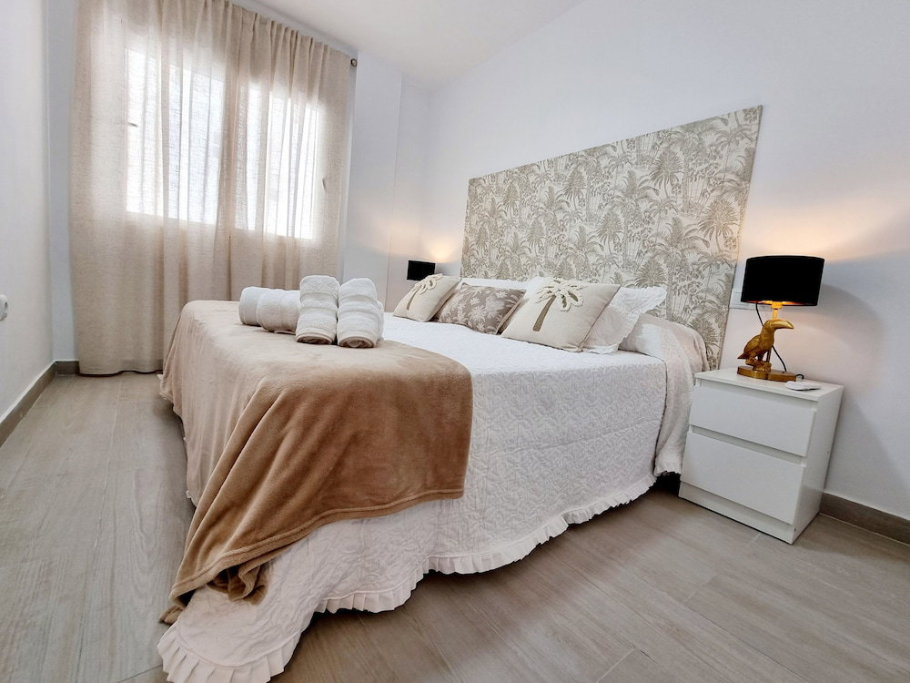 Modern And Cozy Apartment Just Steps From Los Locos Beach
