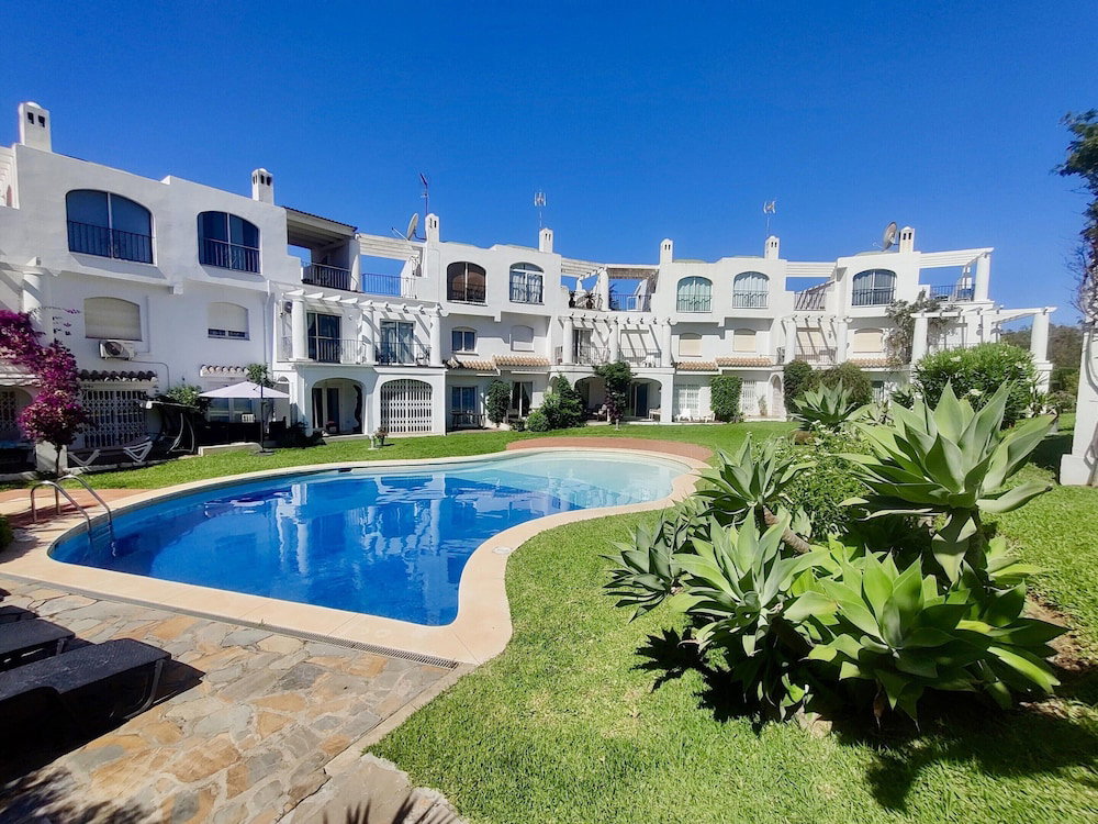Hotel Relaxed Retreat With Pool