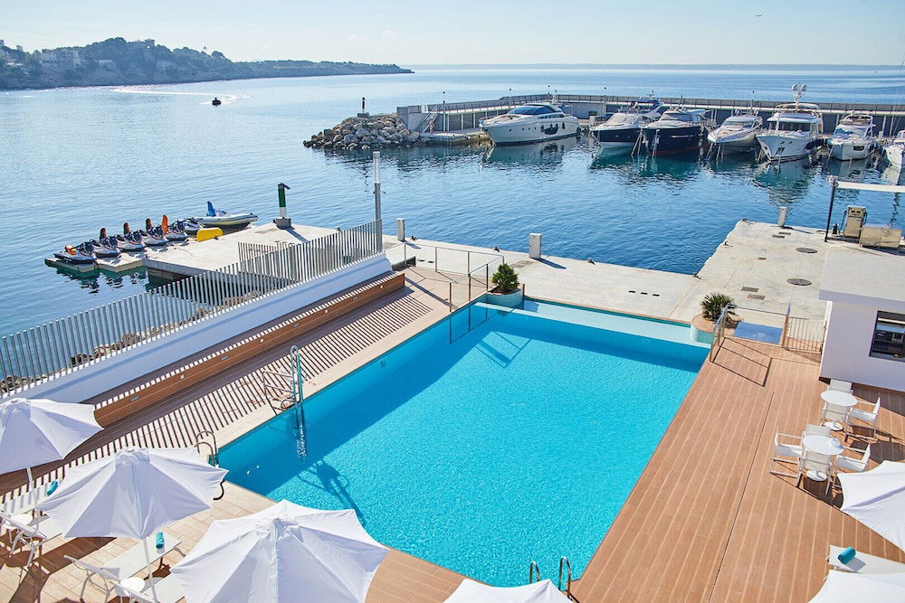 Hotel Calanova Sports Residence