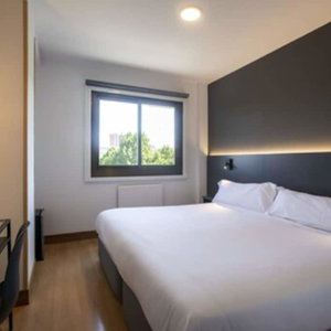 Hotel Hotel Sancho Ramírez cazare Ermitagana