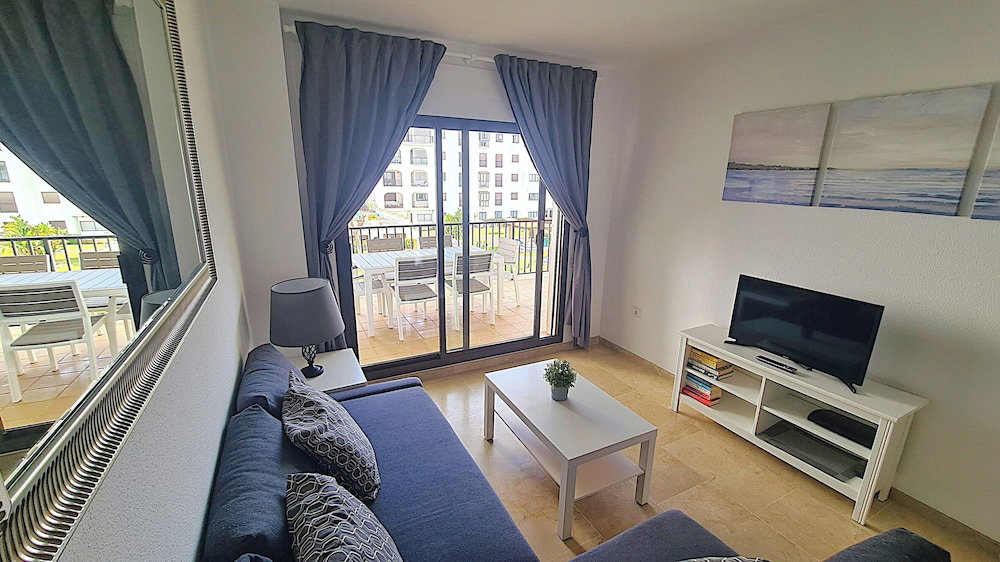 Hotel Lovely 2-Bed Apartment In Marina De La Duquesa