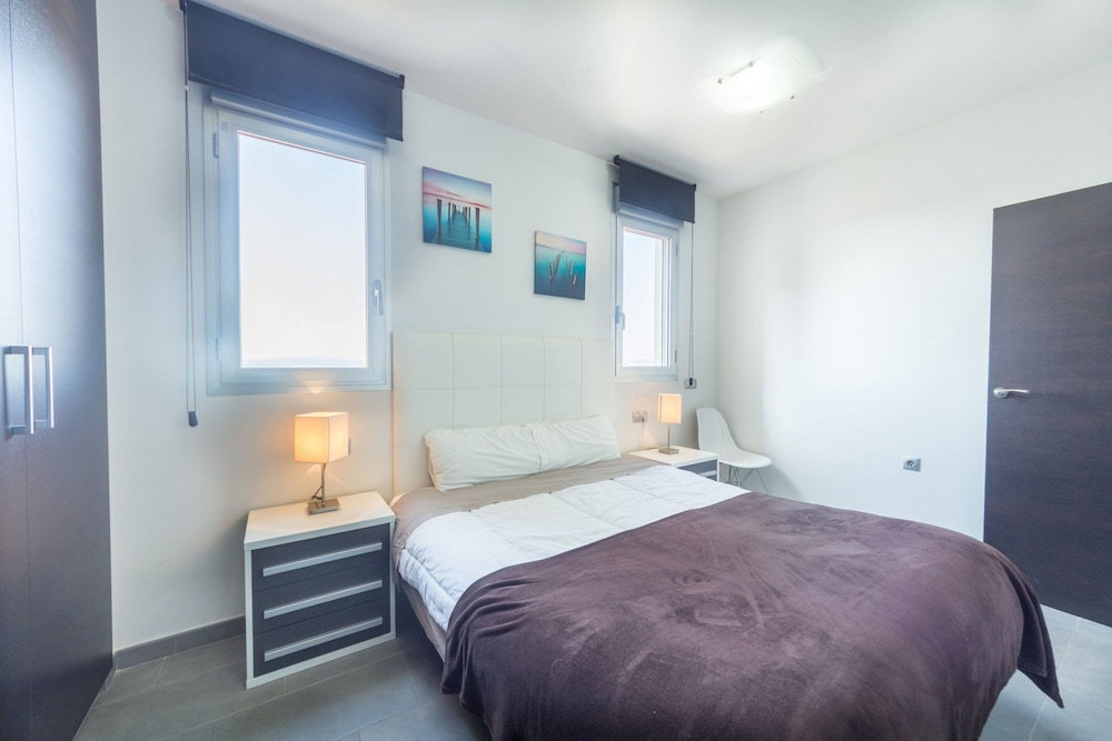 Bright Home 50M From The Sea