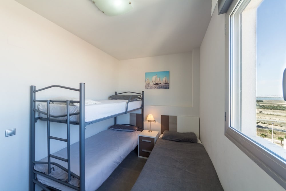 Bright Home 50M From The Sea