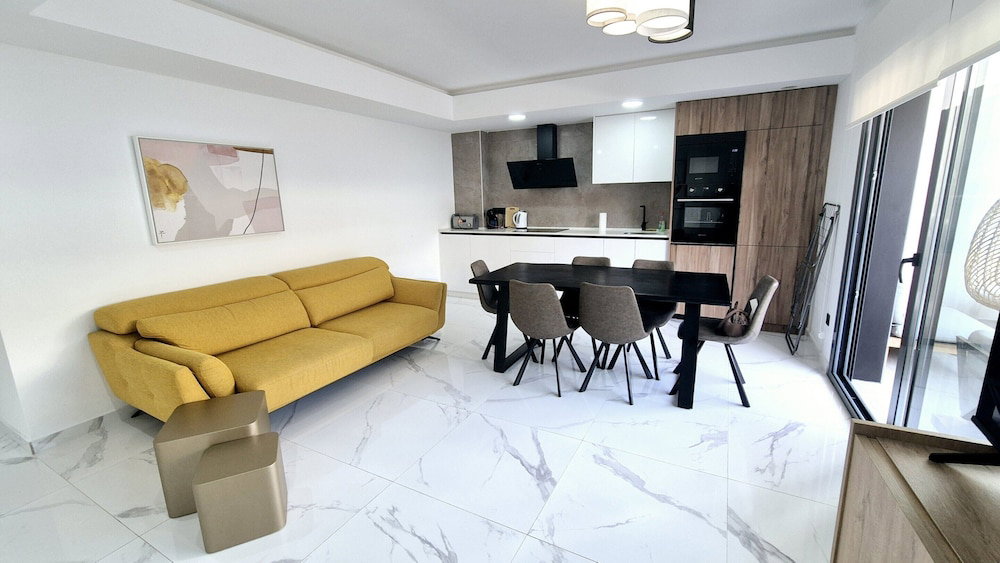 Hotel Apartment In Torrevieja For 6 Guests