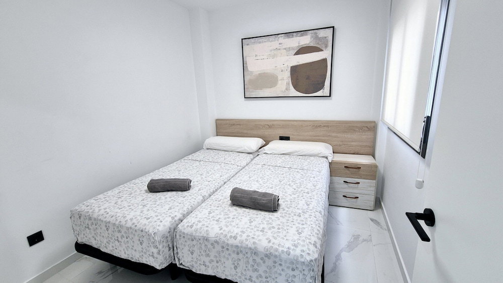 Apartment In Torrevieja For 6 Guests