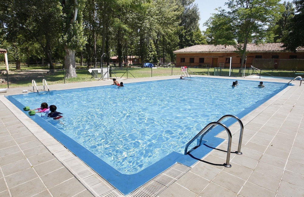 Hotel Camping Fuentes Blancas