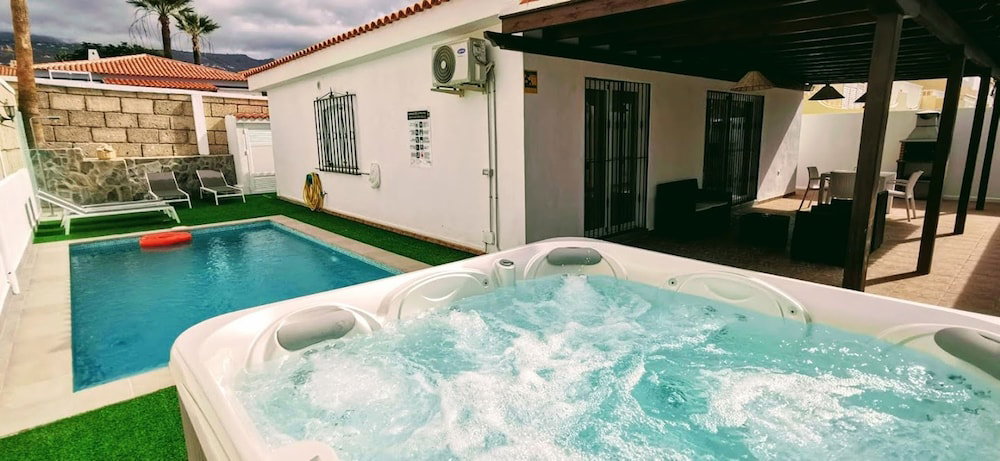 Hotel Villa Rosa In Callao Salvaje