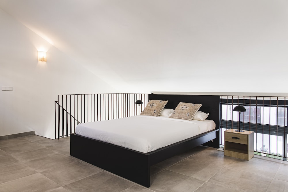 Valencia Apartments By Olala Homes