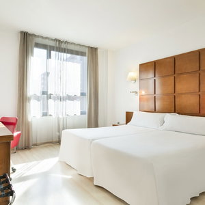 Hotel Zentral Ave cazare Almozara