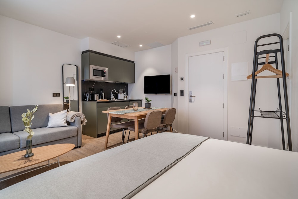 Limehome Vitoria Palacio Álava-Velasco