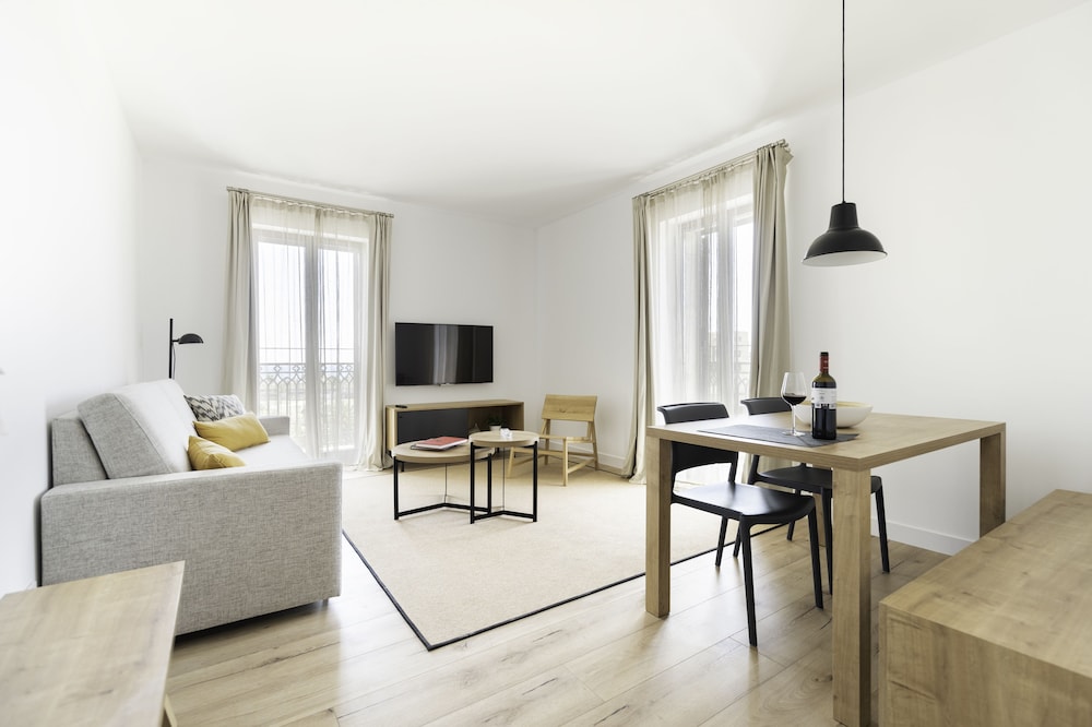 Hotel Port Plaza Apartments